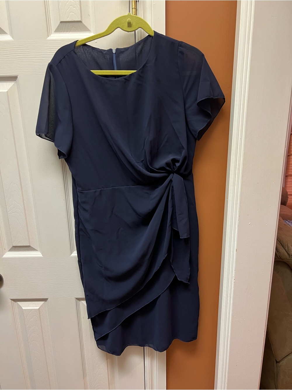 Midi Twist-Detail Short Sleeve Dress in Navy